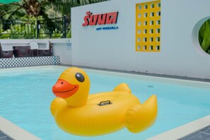 สระว่ายน้ำ