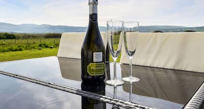 Seaside new build holiday home. Beautiful modern family home next to beach