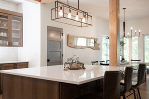 Dining - Luxe Lodge - Modern Suncadia 4BD - Pups Allowed (CLE ELUM)