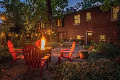 Secret Garden Guest House - 3BR/2BA - Fire pit!