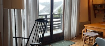 Mountain chalet with balcony, near slopes and center