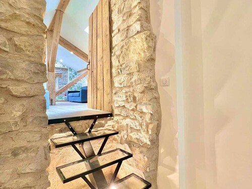 Charming 4-Bedroom Cottage with Modern Comfort