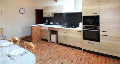 Gßte Anjou familial avec cheminée, climatisation, WIFI