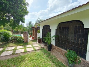 Property grounds - Coastal Bliss Diani Villa with private pool and Private Beach Acess (Kwale County)