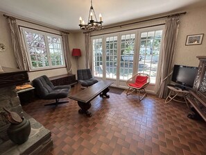 TV - Cozy house near beach with garden and parking (Saint-Jean-de-Monts)