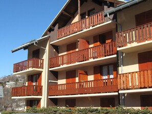 Exterior - Studio cabin for 4, southwest terrace (Valloire)