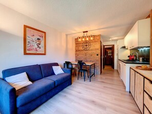 Living area - Renovated studio for 5 ppl, balcony, garage, WiFi - La Clusaz (La Clusaz)