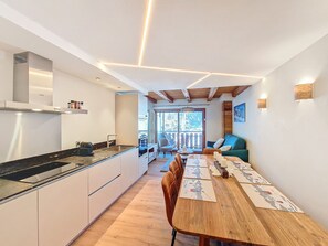 Fridge, microwave, oven, dishwasher - Apartment 6 pers, 2 bedrooms, La Clusaz, balcony (La Clusaz)