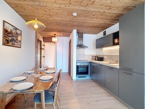 Fridge, microwave, oven, dishwasher - La Clusaz - Apartment 6 pers, south balcony, ski locker (La Clusaz)