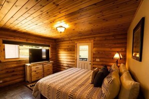 3 bedrooms, WiFi, bed sheets - Warm River Butte Lodge (Ashton)