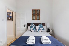 Apartment | 1 bedroom, free WiFi, bed sheets - City Apartment - Sleeps 4 & Free Parking (London)