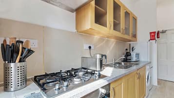 Apartament | Cuina privada | Frigorífic, microones, forn i placa de cuina