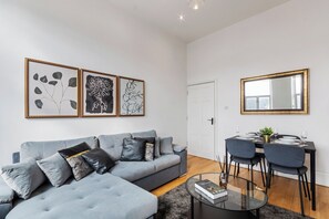 Apartment | Living area - City Apartment - Sleeps 4 & Free Parking (London)