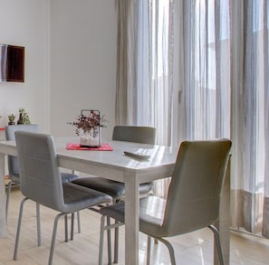 Apartment, City View | Private kitchen