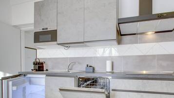 Apartment, City View | Private kitchen