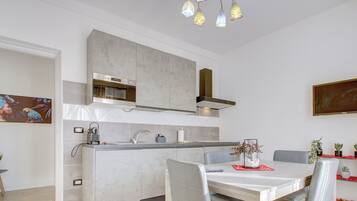 Apartment, City View | Private kitchen