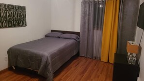 3 quartos, ferros/tábuas de passar roupa, Wi-Fi, roupa de cama