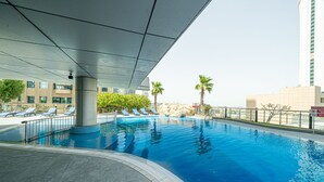 حمام سباحة