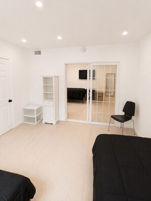 6 Schlafzimmer, Bügeleisen/Bügelbrett, kostenloses WLAN