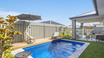 Een verwarmd zwembad