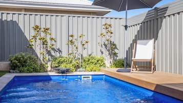 UppvÀrmd pool