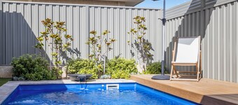 Luxurious coastal retreat 1km from the beach