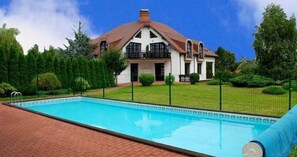 Casa | Piscina | Una piscina al aire libre