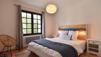 4 slaapkamers, een strijkplank/strijkijzer, wifi