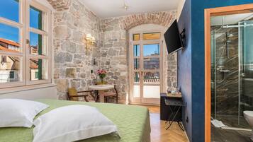 In-room safe, blackout curtains, soundproofing, iron/ironing board