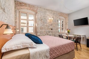 In-room safe, blackout drapes, soundproofing, iron/ironing board - Captains guesthouse (Split)