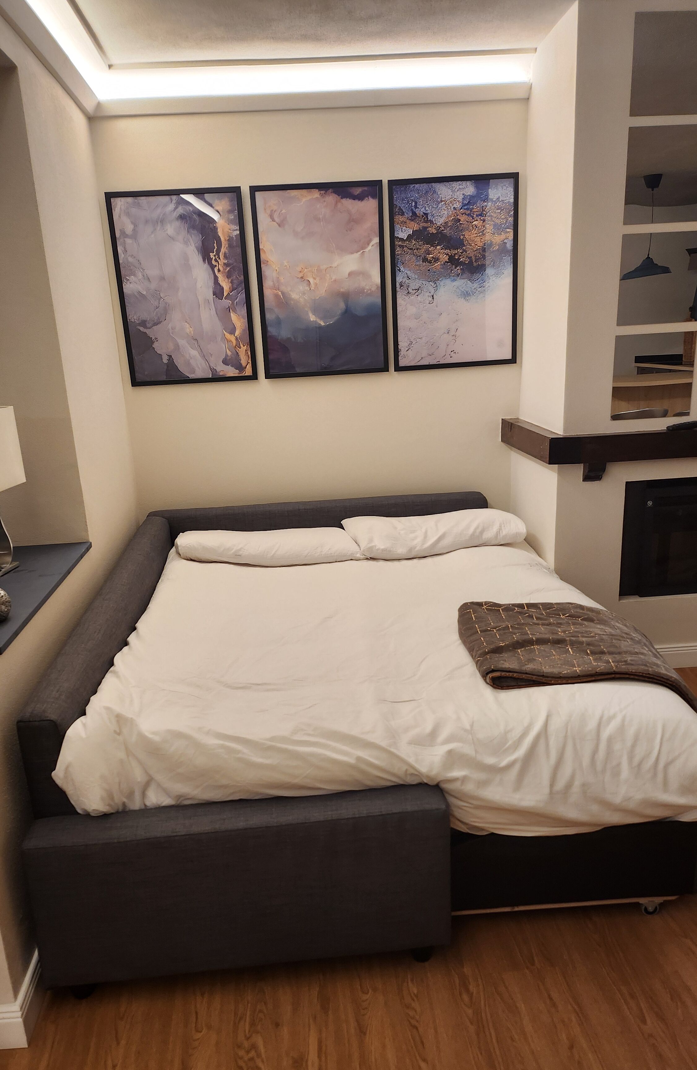 2 soverom, safe på rommet, strykejern/-brett og reiseseng for barn