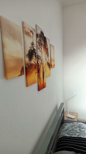 1 bedroom, desk, iron/ironing board, travel cot - Guest and vacation apartment Gläser Zwickau FeWO with 52 m² (Zwickau)