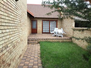 Property entrance - 2BR Relocation Housing Fully Furnished Secured in Pentagon Park (Bloemfontein)