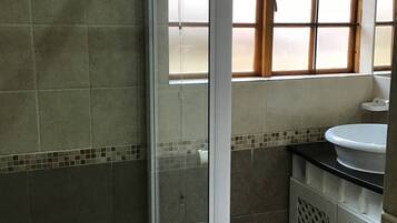 House, 2 Bedrooms | Bathroom