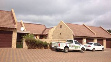 House, 2 Bedrooms | Parking | Free self-parking