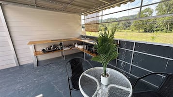Villa, 2 habitaciones, fumadores, balcón | Balcón