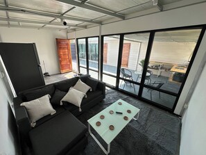 Villa, 2 slaapkamers, roken, balkon | Woonkamer