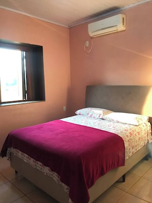 1 chambre, fer et planche à repasser, Wi-Fi, draps fournis
