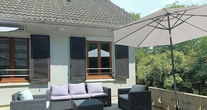 Gîte 9 persons La Maison du Bois, 10 minutes A71, 10 minutes Bourges