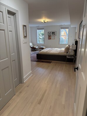 2 bedrooms, WiFi, bed sheets - Family-friendly Philly Rowhome with Garage and Deck - Dream Location!! (Philadelphia)