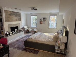 2 bedrooms, WiFi, bed sheets - Family-friendly Philly Rowhome with Garage and Deck - Dream Location!! (Philadelphia)