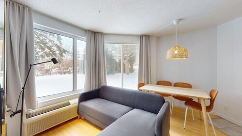 Unit 6418 - 1 room - 2 people