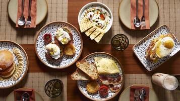 Frokostbuffé hver dag (INR 500 per person)