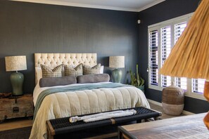 3 habitaciones, caja de seguridad en la habitación y escritorio