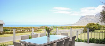 Charming Coastal Escape at MOS-Palmiet, Kleinmond Where the River Meets the Sea…