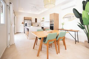 Nhà, 3 phòng ngủ, hồ bơi riêng, quang cảnh hồ bơi | Phòng ăn