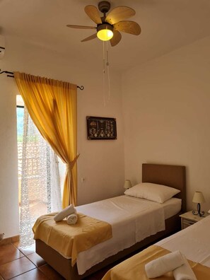 4 bedrooms, iron/ironing board, WiFi, bed sheets