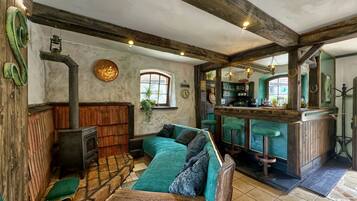 Takka, pöytäjalkapallopöytä, kirjoja