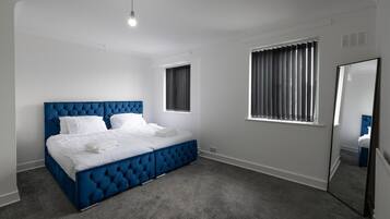 Apartment | 2 bedrooms, iron/ironing board, free WiFi, bed sheets