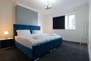 Apartment | 2 bedrooms, iron/ironing board, free WiFi, bed sheets
